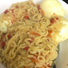A picture of Noodles and egg.