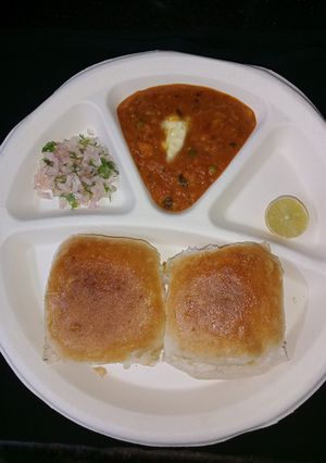 रेस्टोरेंट स्टाइल पाव भाजी (Restaurant Style Pav Bhaji recipe in hindi) रेसिपी मुख्य फोटो