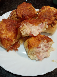 Una foto de Paninis de jamón york