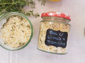 Foto de Sal aromatizado com limão e tomilho