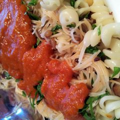 A picture of kusherie salad.