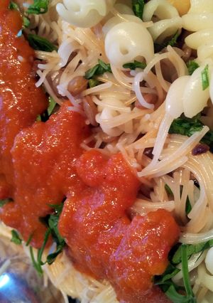 A picture of kusherie salad.