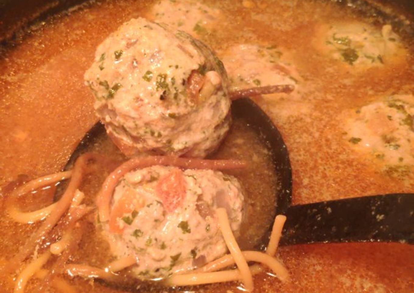 Albóndigas con fideos
