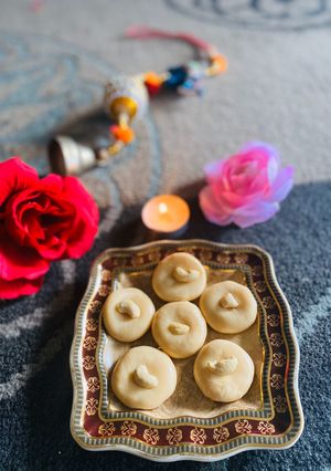 A picture of Milk powder Peda (in 4 mins).
