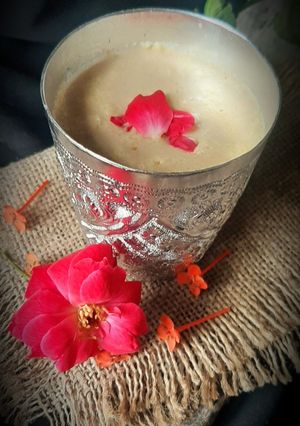 শাহী গোলাপ লাচ্ছি। রেসিপির প্রধান ছবি