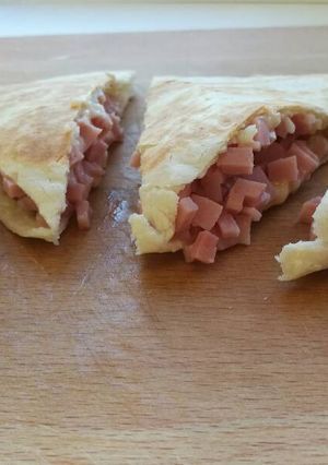 A picture of Быстрый завтрак. Кесадилья с ветчиной.