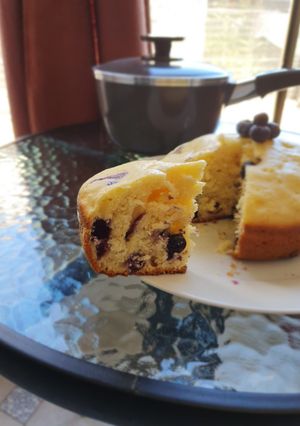 Una foto de Torta de limón y arándanos en cacerola Essen de 18 cm