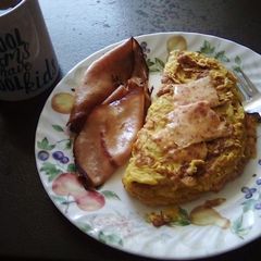A picture of Cheese 🧀🧀 omlet with fried bologna.