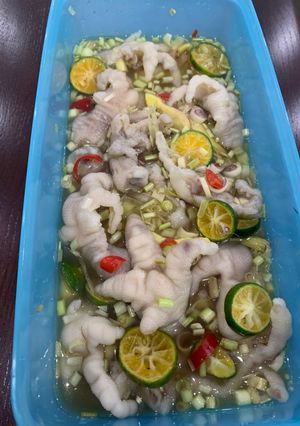 Hình của món Chân gà ngâm xả tắc.