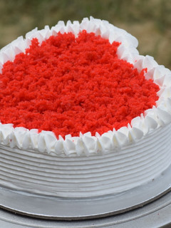 एग्ग्लेस रेड वेलवेट केक (Eggless Red velvet cake recipe in Hindi) रेसिपी मुख्य फोटो