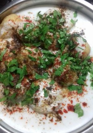 દહીંવડા (Dahivada Recipe In Gujarati) રેસીપી મુખ્ય ફોટો