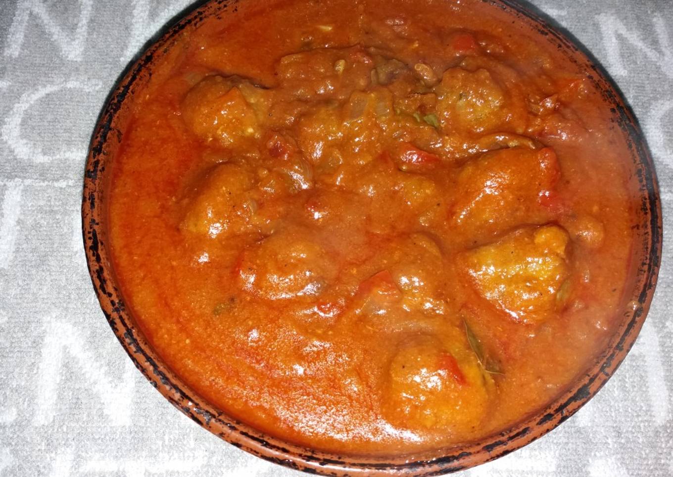 Albóndigas (bolitas) con salsa de tomate y especias