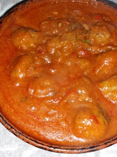 Una foto de Albóndigas (bolitas) con salsa de tomate y especias