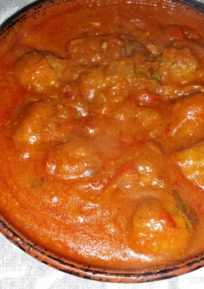 Una foto de Albóndigas (bolitas) con salsa de tomate y especias