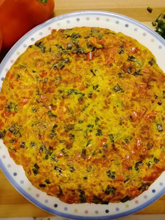 Foto di Frittata con peperoni e cipollotto fresco