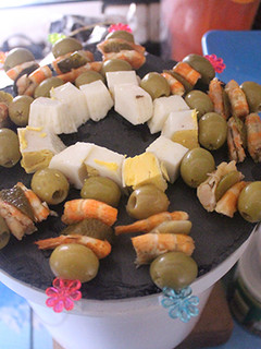 Una foto de Pinchos de huevo y gambas #Recetasdefindemes