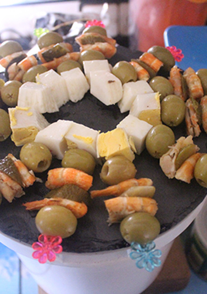 Una foto de Pinchos de huevo y gambas #Recetasdefindemes