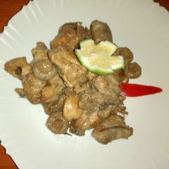 A picture of Grilled chicken with mushrooms.