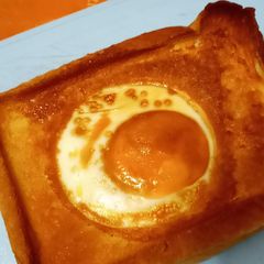 A picture of Egg in hole, done in airfryer.