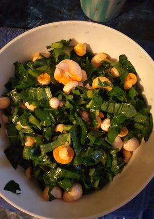 Una foto de Ensalada de digueñes y romaza