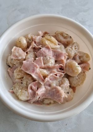 Carbonara gnocchival recept fotója