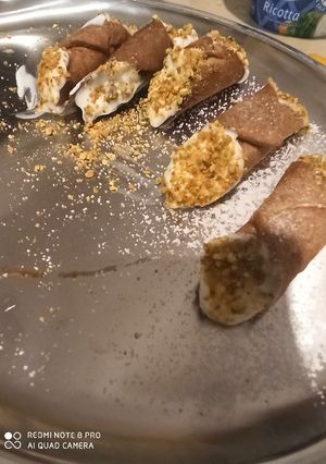 A picture of Sicilian Cannoli (without lard or Marsala).