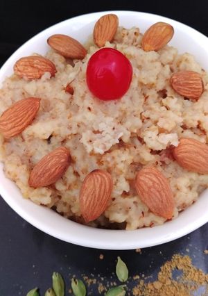 A picture of Suji & Broken wheat Halwa.