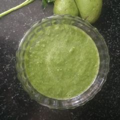 A picture of Pudina and raw mango chutney.