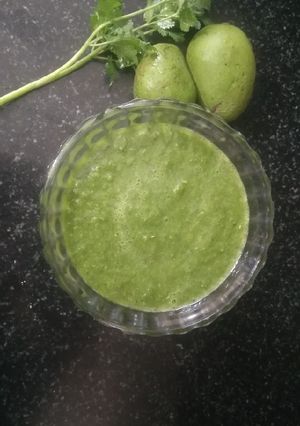 A picture of Pudina and raw mango chutney.