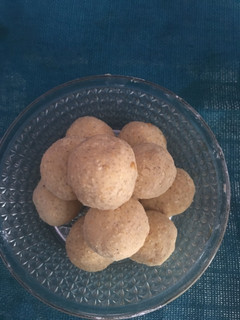 डाळ्यांचे लाडु (dalyanche ladoo recipe in marathi) रेसिपी चे मुख्य फोटो