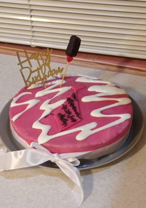 عکسی از دستور کیک شکلاتی با فوندانت(fondant chocolate cake)
