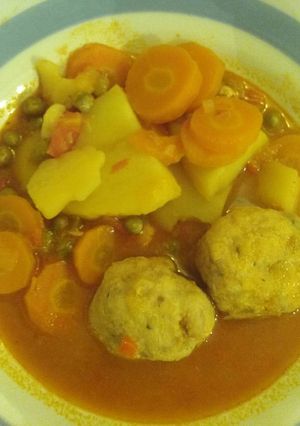 Una foto de Estofado de albóndigas de pollo