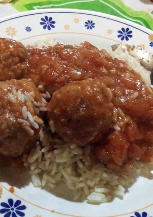 Una foto de Albóndigas con arroz