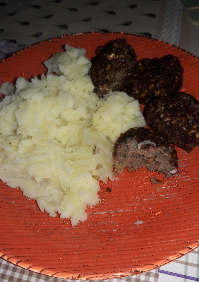 Una foto de Kipes con puré de papas