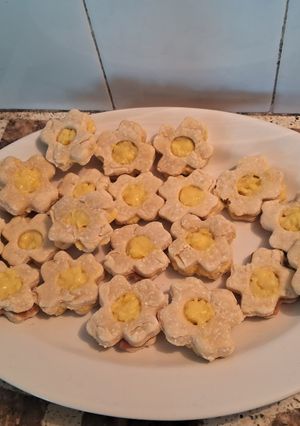 Una foto de Lunettes de coco rellenos con crema de vainilla
