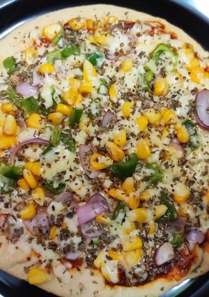 ভেজ পিজ্জা (Veg pizza recipe in Bengali) রেসিপির প্রধান ছবি
