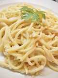Espaguetis cacio e pepe (queso y pimienta negra)