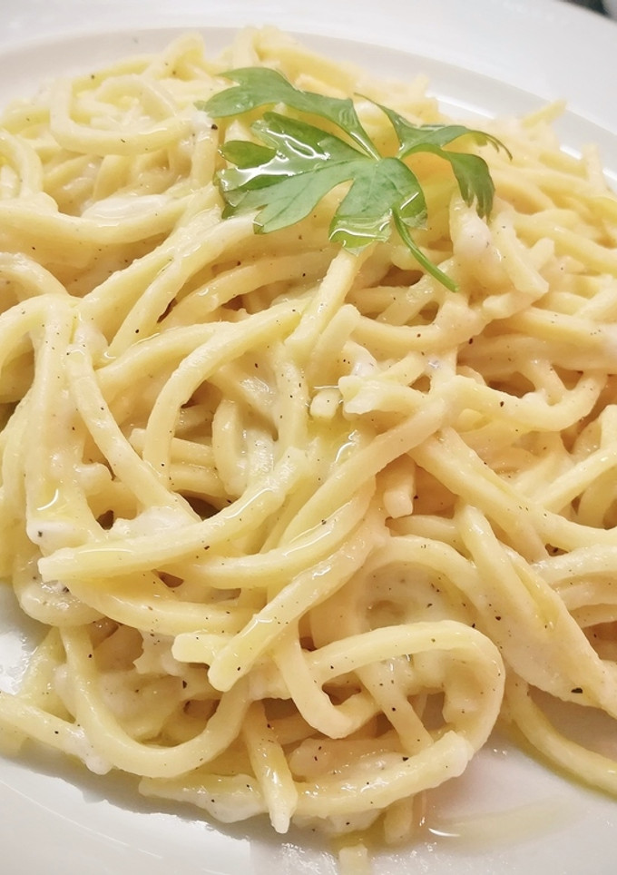 Una foto de Espaguetis cacio e pepe (queso y pimienta negra)