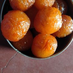 A picture of Gulab Jamun.