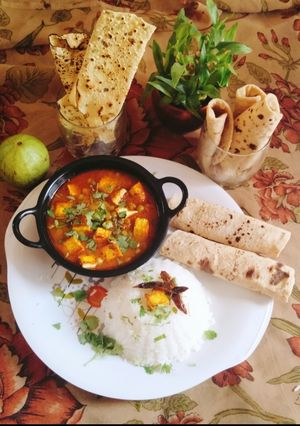 A picture of Restaurant style matar paneer (green peas with paneer curry).