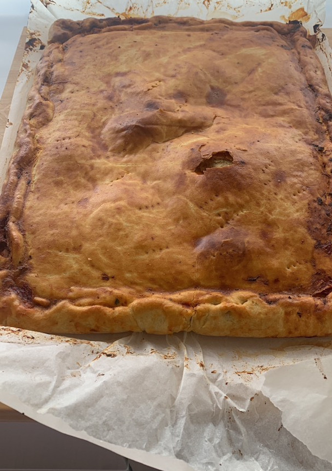 Una foto de Empanada casera de atún, huevo y tomate frito receta de mi madre (manual, Thermomix y horno)