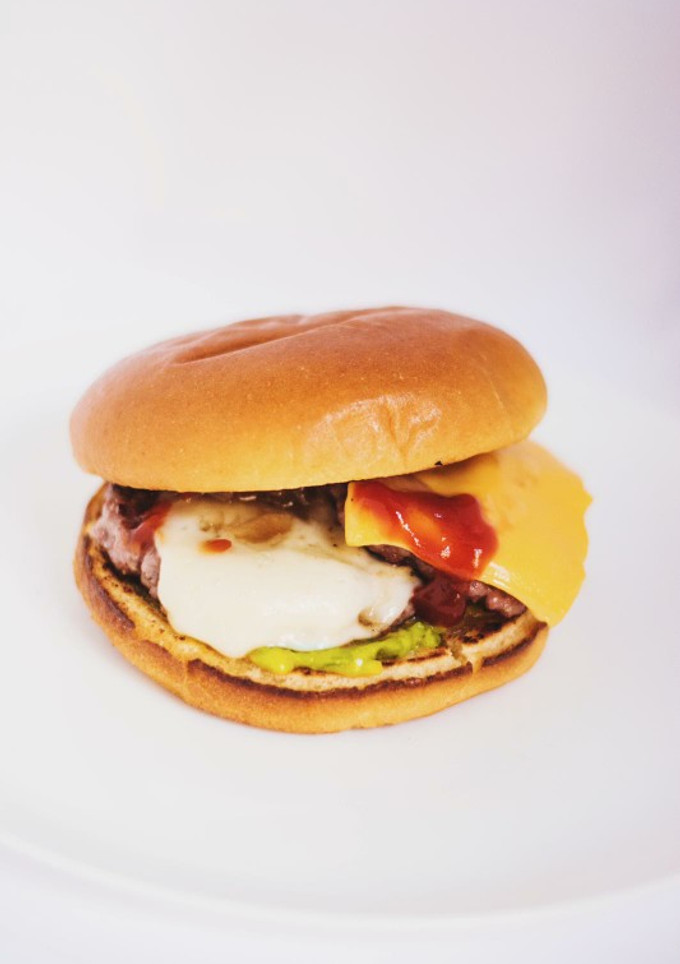 Una foto de Hamburguesa casera mixta
