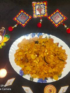 चटपटीत तिखट गोड मक्याचा चिवडा (makyacha chivda recipe in marathi) रेसिपी चे मुख्य फोटो
