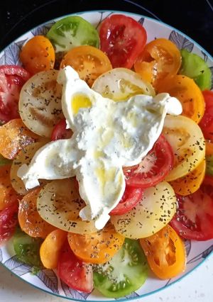 Une photo de Salade tomate burrata 🍅