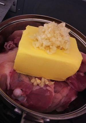 A picture of Garlic Chicken Confit.