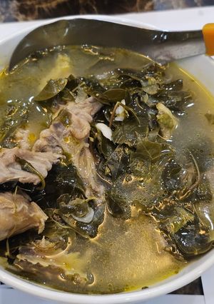 Hình của món Canh gà lá giang.