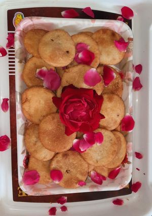 मीठी टिकिया (meetha tikiya recipe in Hindi) रेसिपी मुख्य फोटो