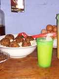 Creamy Spaghetti with Meatballs and Cashew Fruit Drink