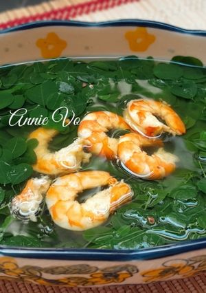 Hình của món Canh rau chùm ngây nấu tôm.