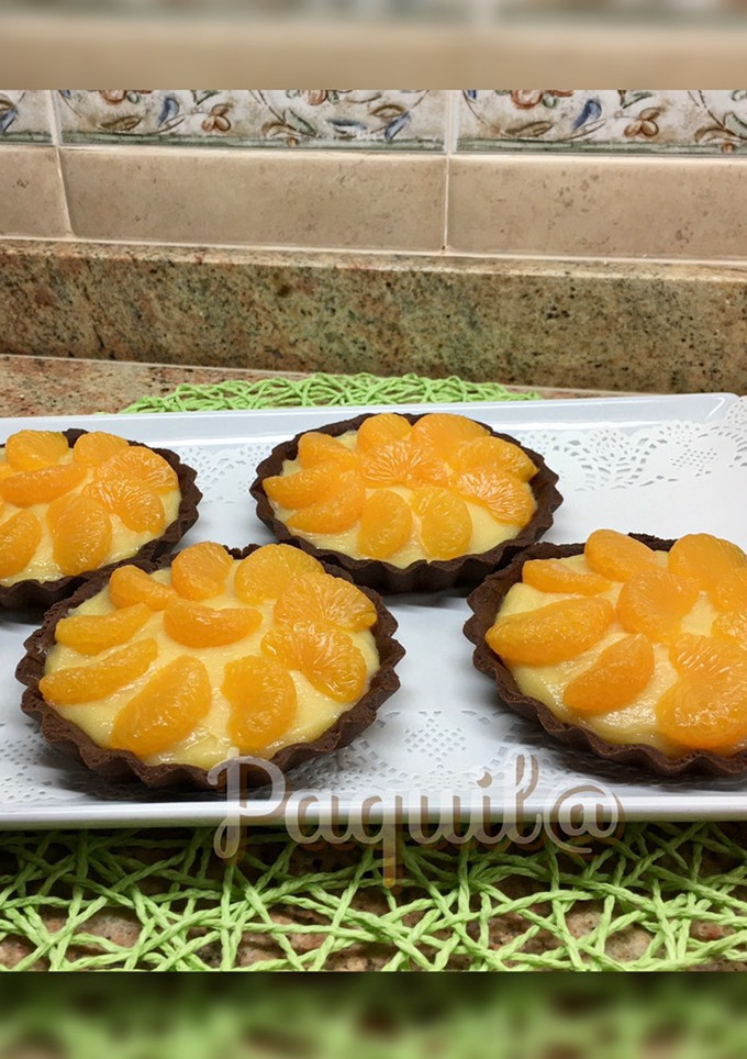 Una foto de Tartaletas al Cacao con Orange Curd y Mandarina 🍊